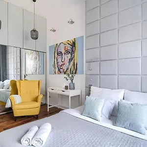 corolla-apartments.warsawhotelspoland.com/